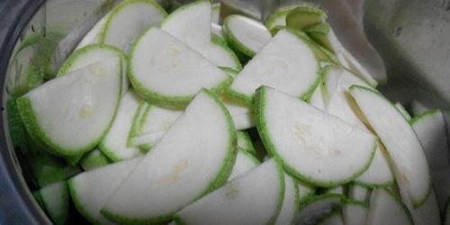 吃小瓜有股臭味,探寻夏日美食背后的秘密